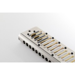 Suzuki S-48B bass harmonica
