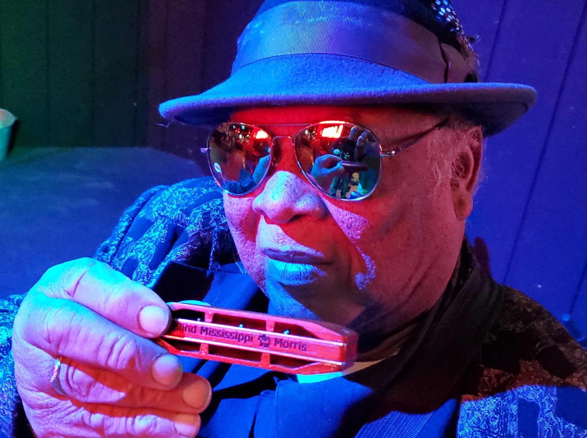 Authentic bluesman from Memphis plays the Harmo Polar harmonica